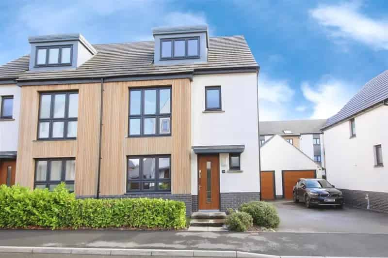 4 Bedroom Semi-Detached House to Rent