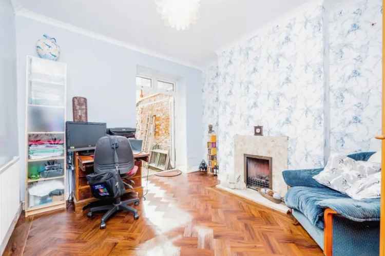 3 Bed Mid Terrace House Splott Close to Amenities
