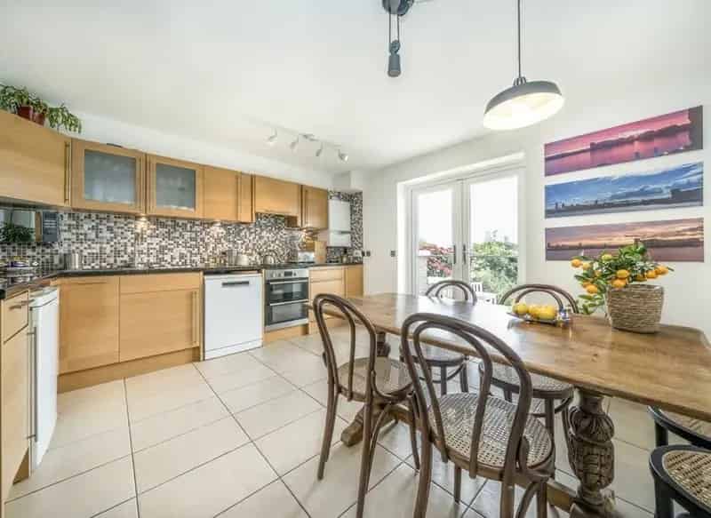 Four Bedroom House River Thames Views Garage Garden