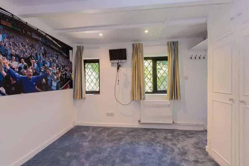 7 Bed House for Sale: 16th Century Tudor Replica with Modern Amenities