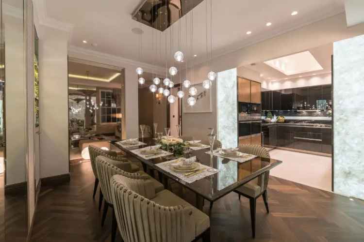 Mayfair Luxury 2-Bedroom Apartment with Designer Interiors