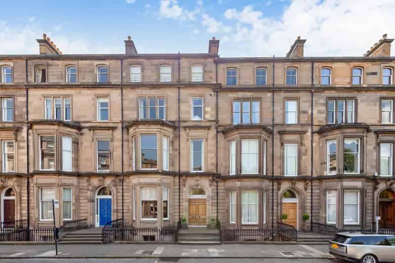 2 Bedroom Flat for Sale in Edinburgh