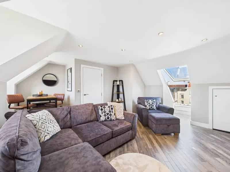 1 Bedroom Apartment for Sale Top Floor No Chain