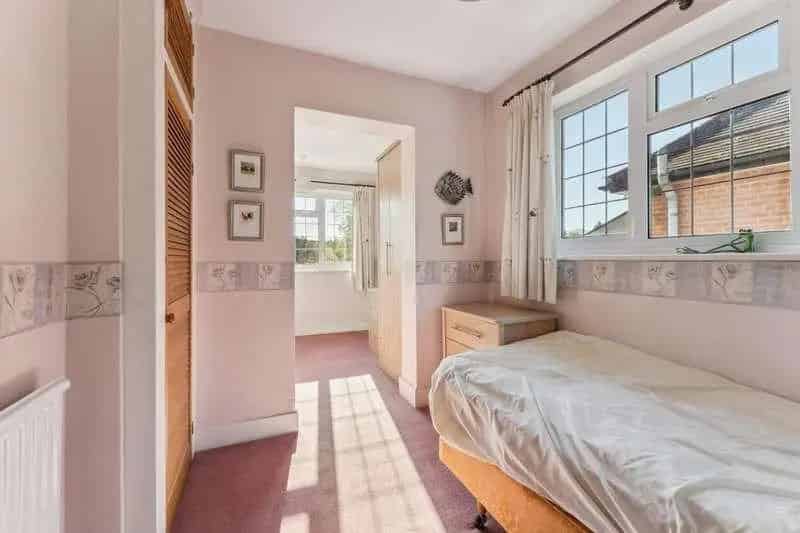 3 4 Bed Semi Detached House Farnham Royal No Upper Chain Large Garden