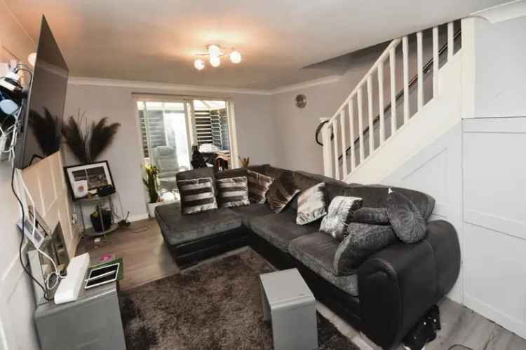 2 Bed House with Conservatory and Parking