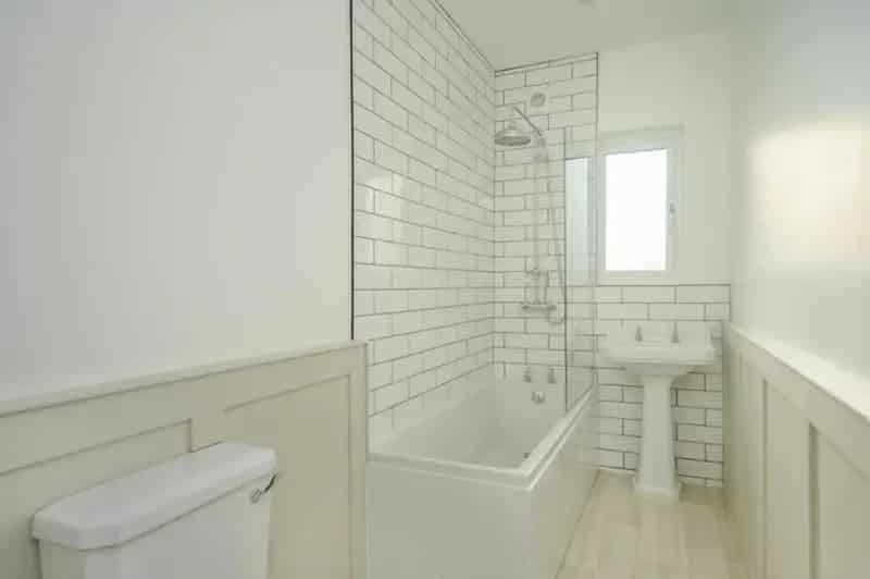 3 Bedroom Semi-Detached House For Sale No Onward Chain