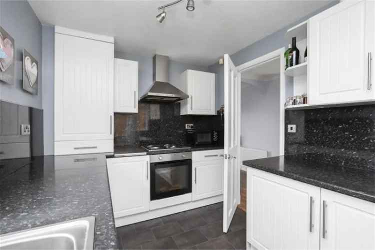 3 Bed House - Detached with 1 Reception Room