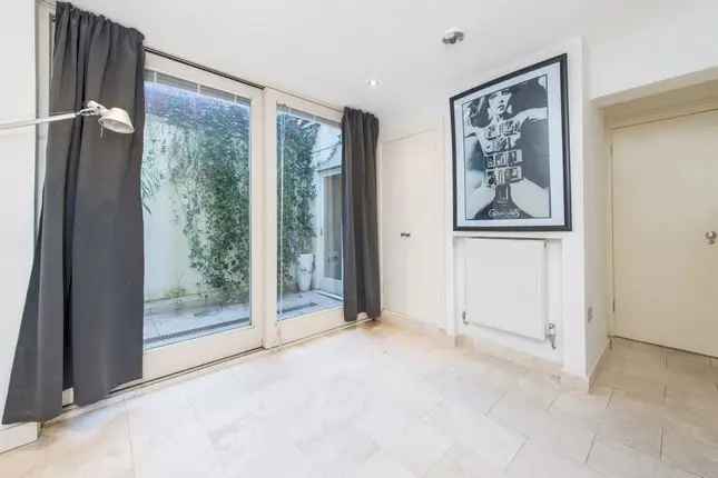 Maisonette to rent in Holland Park Avenue, London W11