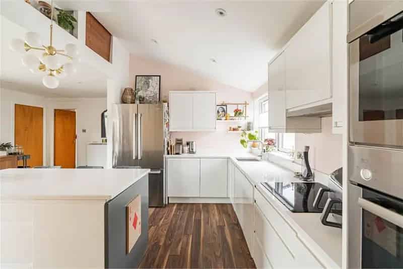 3 Bed Detached Bungalow Corstorphine