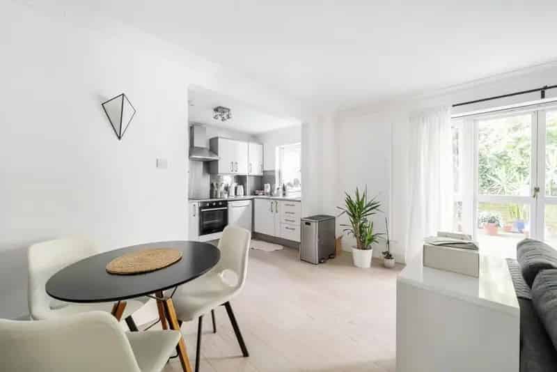 2-Bedroom Apartment with Private Garden near Belsize Park Tube