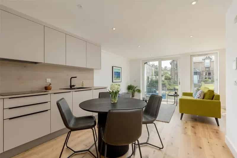 2 Bedroom Flat for Sale in Edinburgh