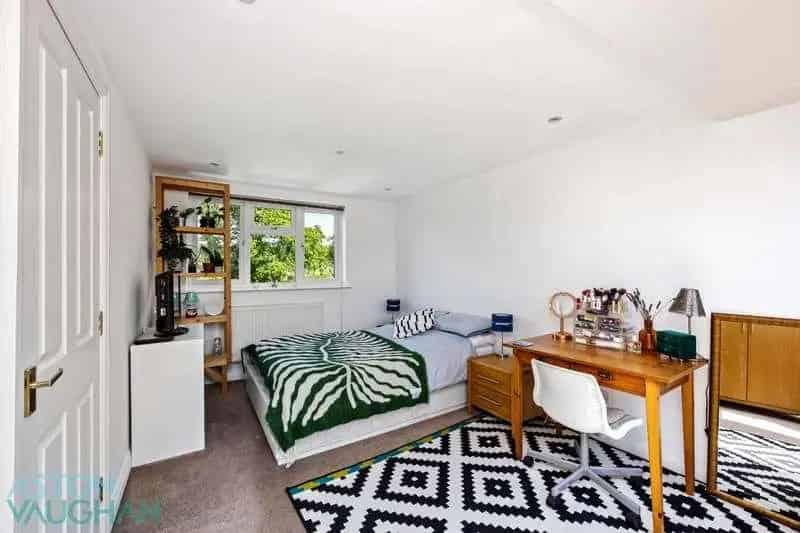4 Bed House for Sale Near Brighton Station