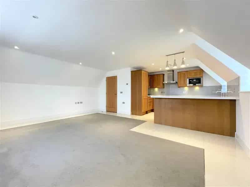 2 Bedroom Maisonette Walton On The Hill Gated Development