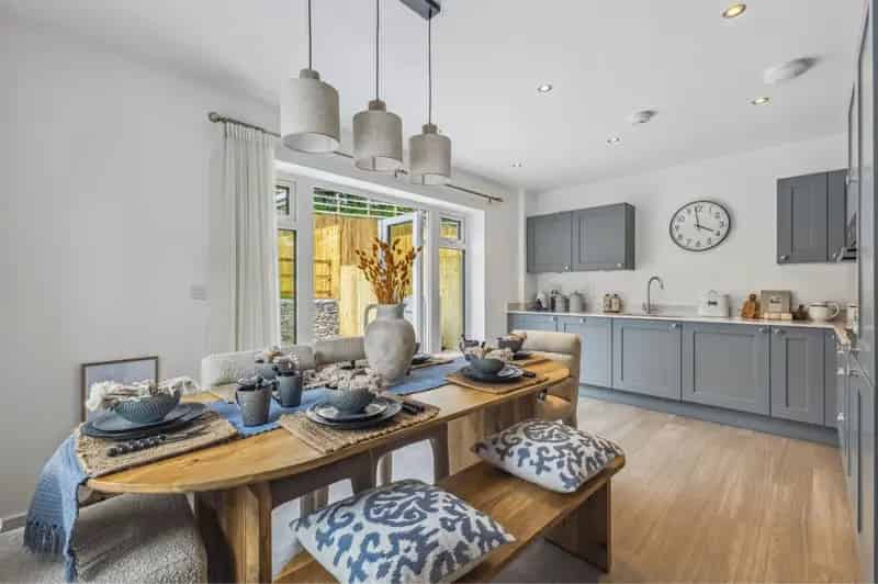 3 Bedroom Semi-Detached House for Sale Gomshall
