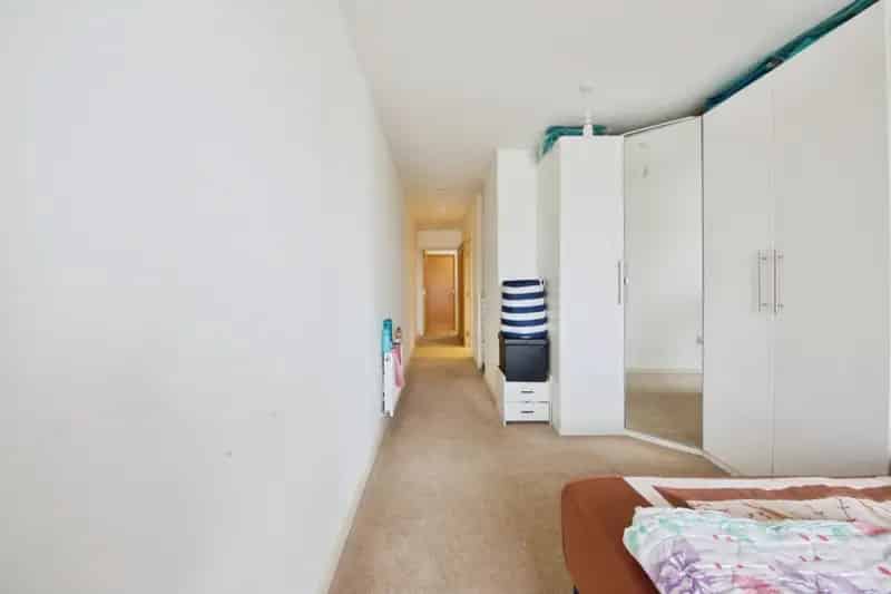 4 Bedroom Flat for Sale in London Near Queensbury Station