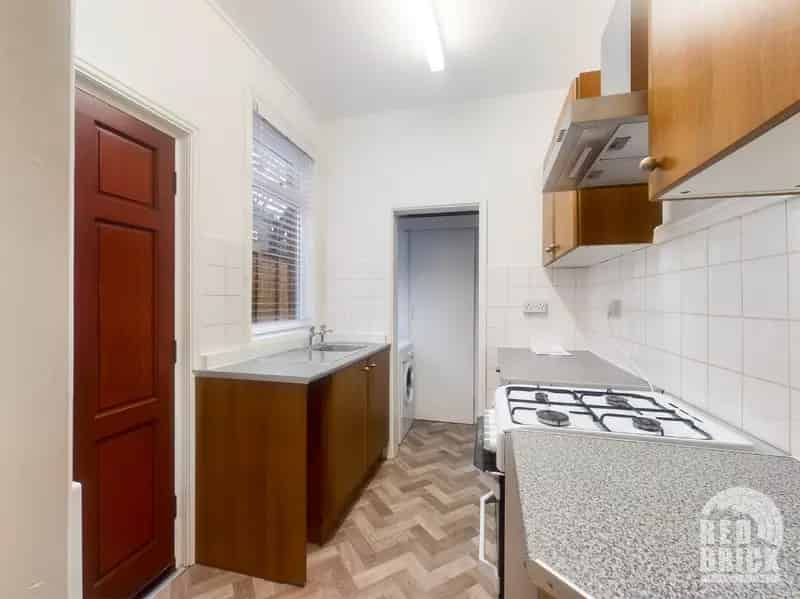 2 Bedroom Terraced House Earlsdon Street Parking