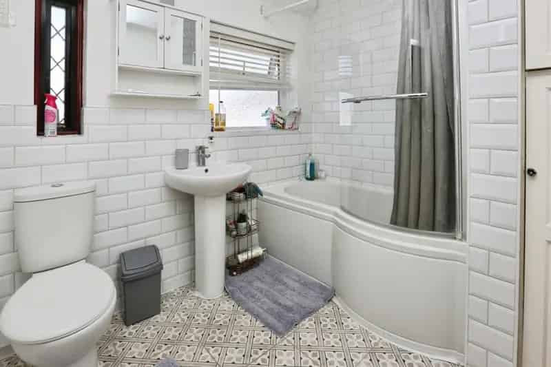 3 Bed Family Home with Garage and Ample Parking