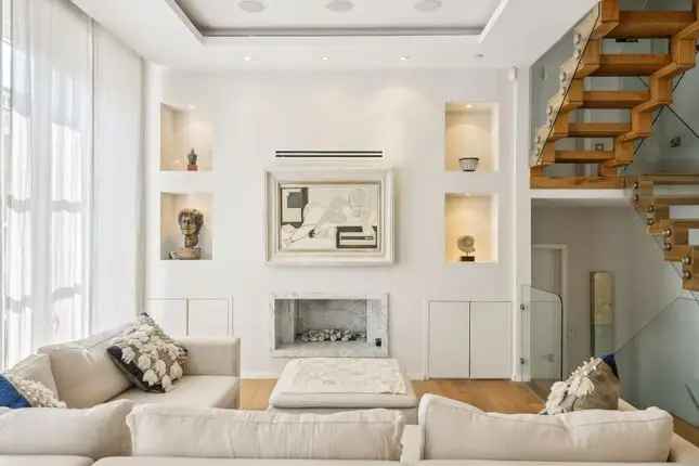 Town house for sale in Cumberland Street, London SW1V