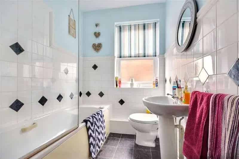 1 Bed Flat for Sale - Victorian Property with Parking