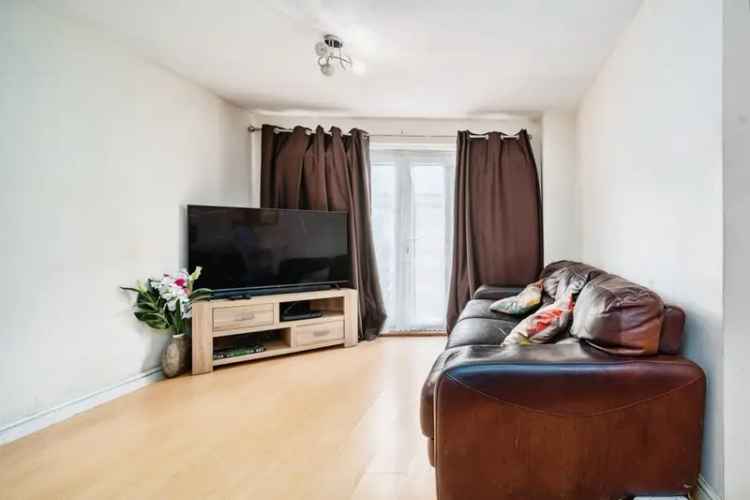 Two Bedroom Ground Floor Apartment with Garage and Parking