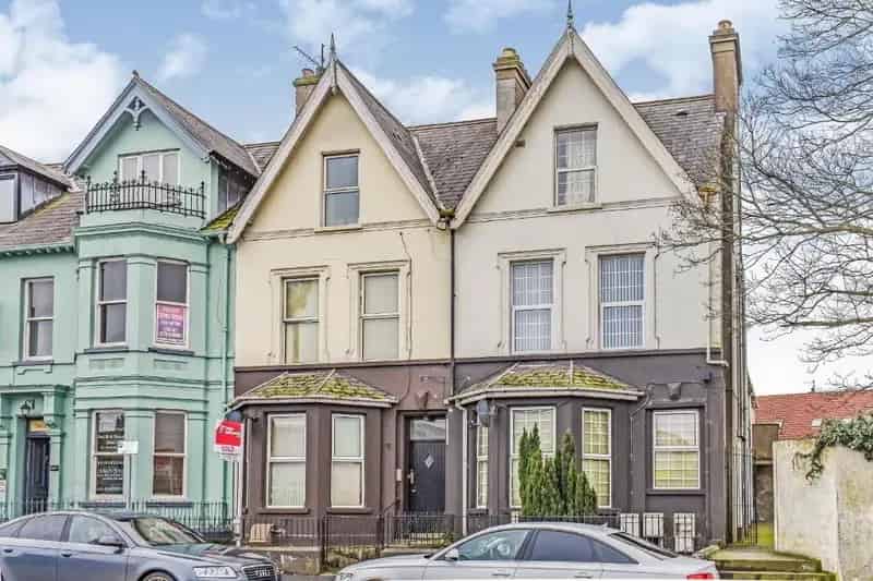 Top Floor Apartment Near Lurgan Train Station M1 Motorway