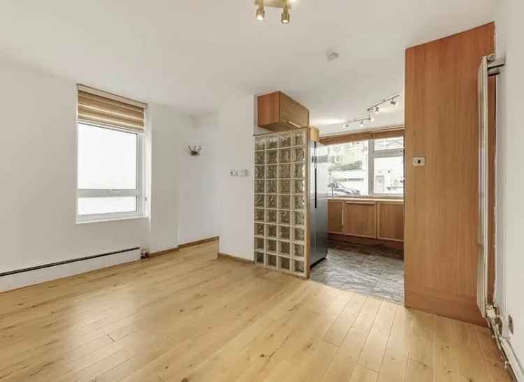 Flat For Sale in Linden Gardens, London, England