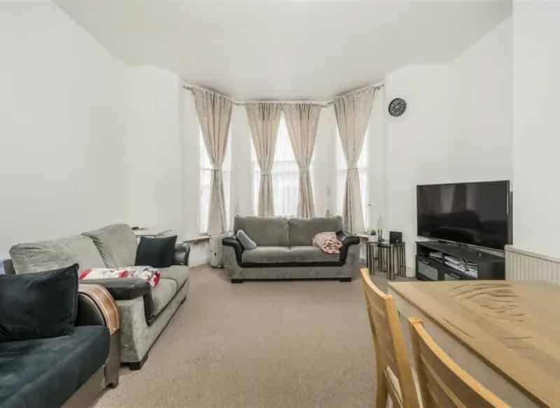 Two Double Bedroom Period Conversion Flat West Hampstead
