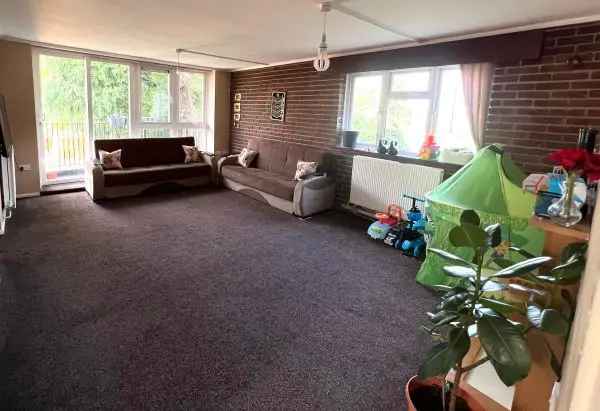 Flat For Rent in Wolverhampton, England