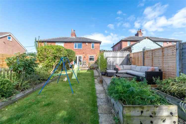 House For Sale in Leeds, England