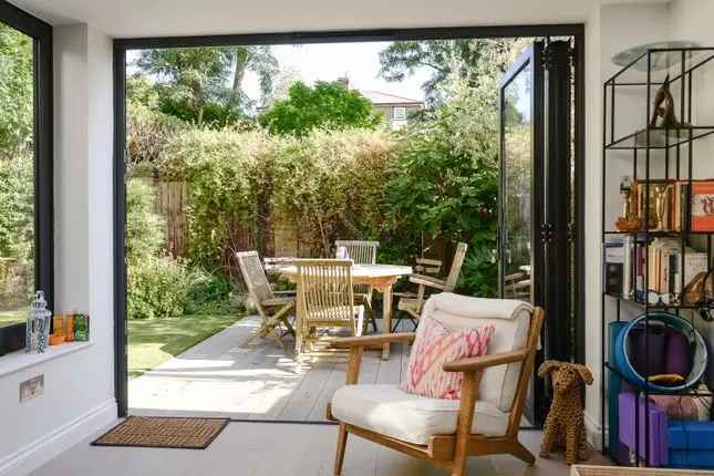 Flat for sale in Thornton Hill, Wimbledon SW19