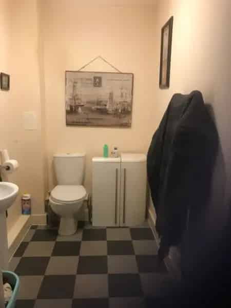 8 Year Old House 3 Beds 2 Toilets Near Schools Shops Parks