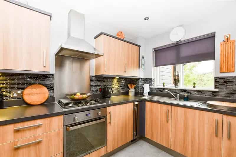 2 Bedroom Maisonette near Gatwick Airport