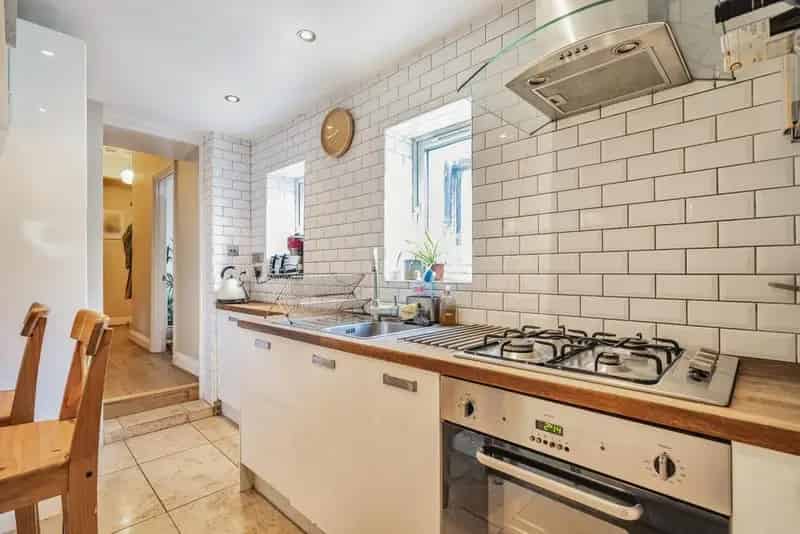 One Bedroom Victorian Apartment with Private Garden
