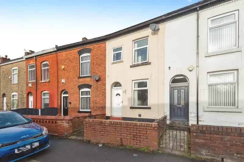 3 Bedroom Terraced House Near Fairfield Road Primary School