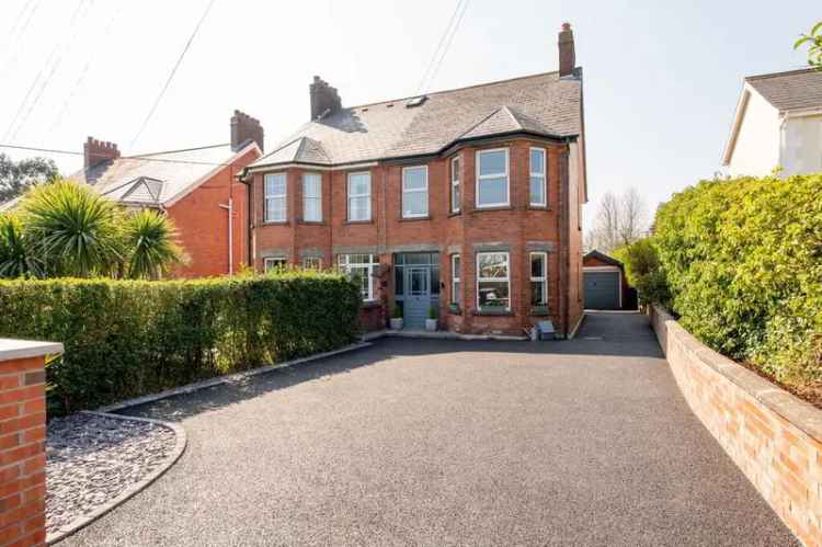Refurbished 4-Bedroom Semi-Detached Villa with Modern Amenities