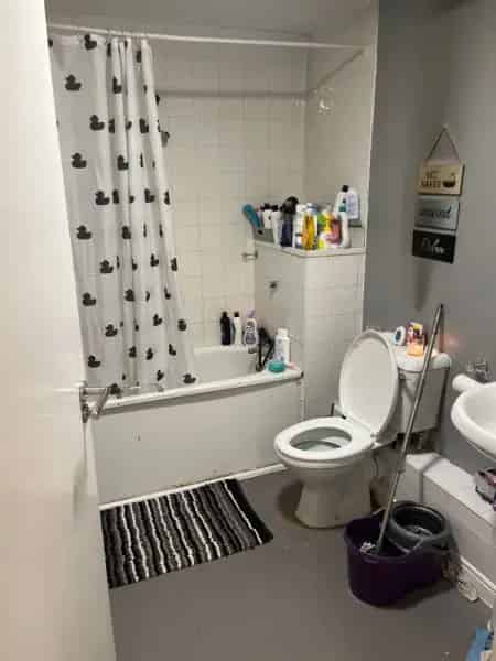 2nd Floor Flat with Communal Garden