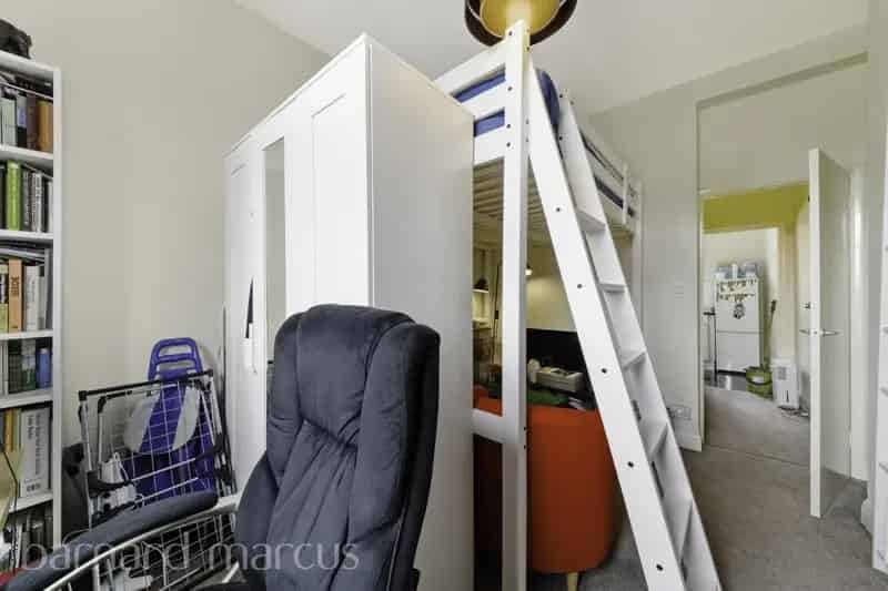 Epsom Station Studio Apartment - Zero Deposit Guarantee