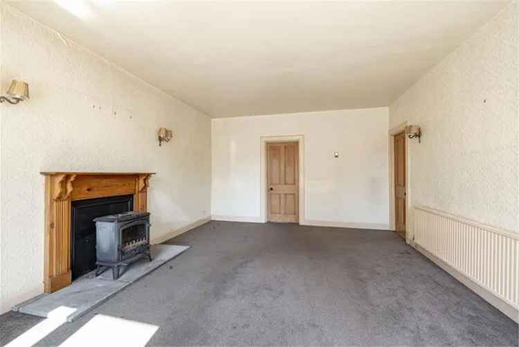 3 Bed Semi-Detached House with Garden and Garage