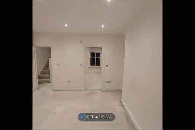 Terraced house to rent in Britannia Road, London SW6