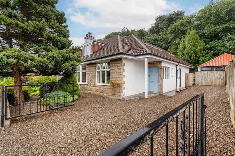 4 Bedroom Semi-Detached House for Sale in Bearsden