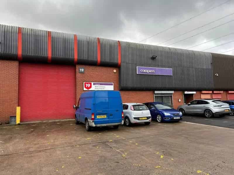 Industrial Warehouse Unit To Let 6090 sq ft Wardley Estate