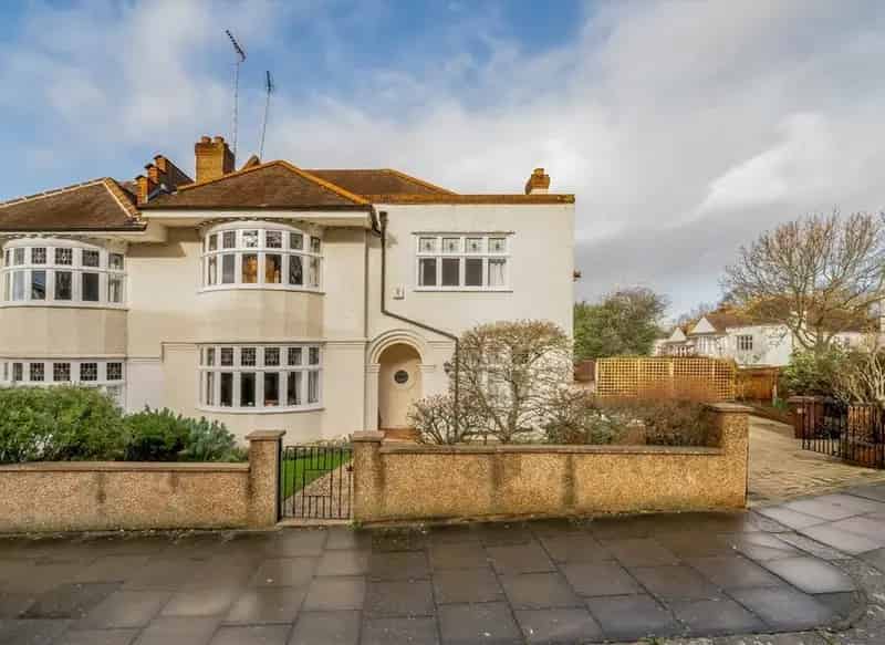 Six Bedroom Semi Detached House Near West Hampstead Stations
