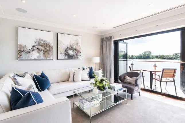 3-Bedroom Townhouse with River Views Fulham