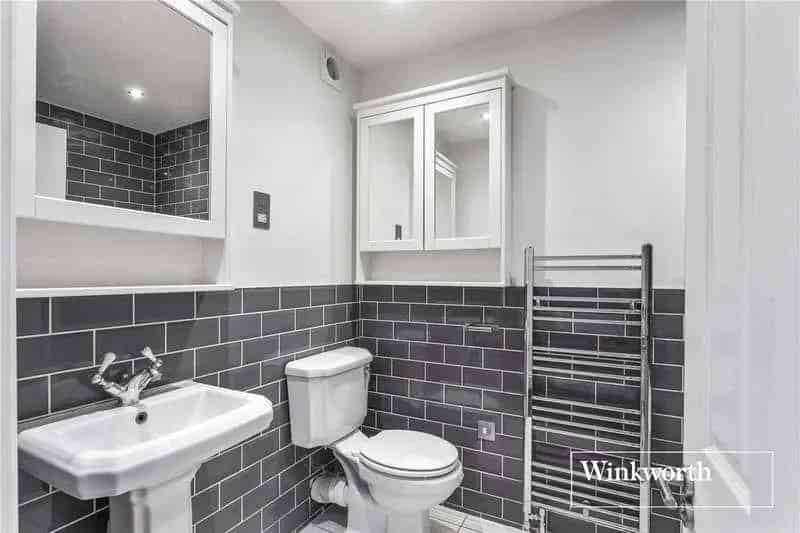 1 Bed Flat Hendon Lane - Private Garden - Chain Free
