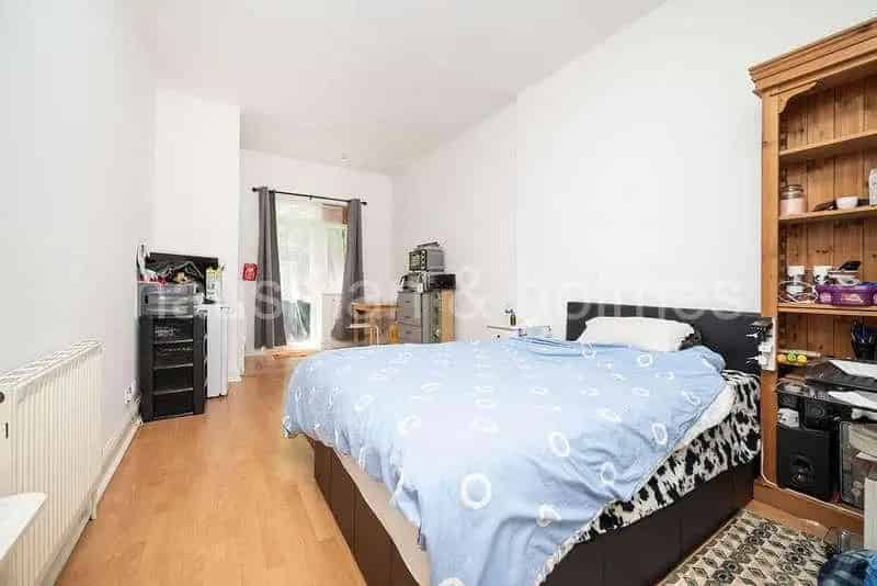 12 bed house for sale