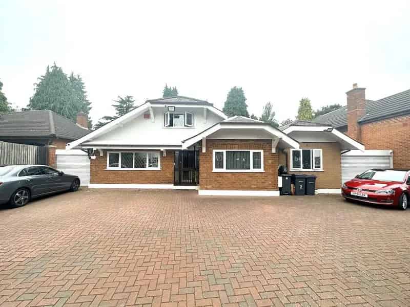 5 Bedroom Detached Bungalow for Sale