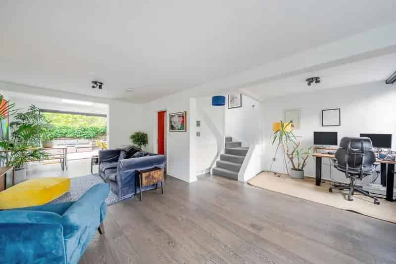 Three Bedroom Freehold Home in Putney with Private Garden and Garage