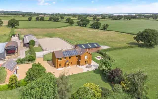 5 Bedroom Family Home with Equestrian Facilities