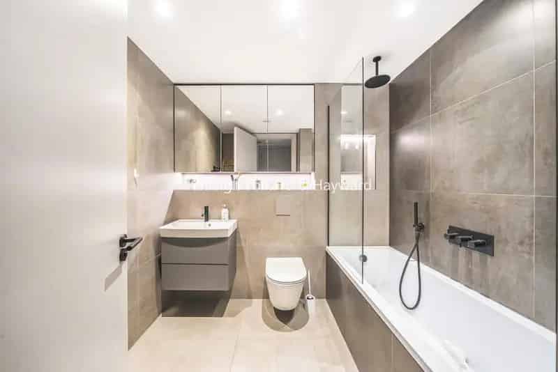 One Bedroom Apartment with Private Patio Garden in Muswell Hill