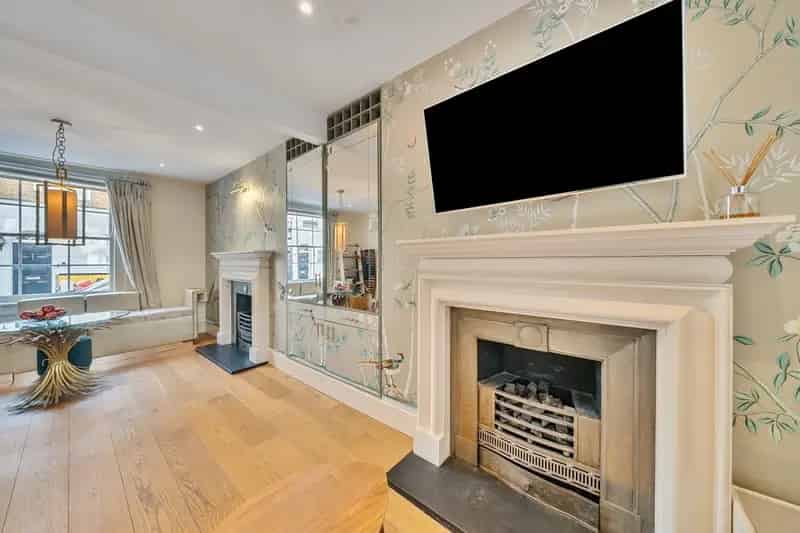 3 Bedroom House to Rent in Chelsea